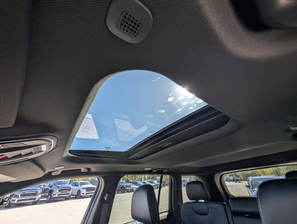 new 2025 Jeep Grand Cherokee car, priced at $43,885