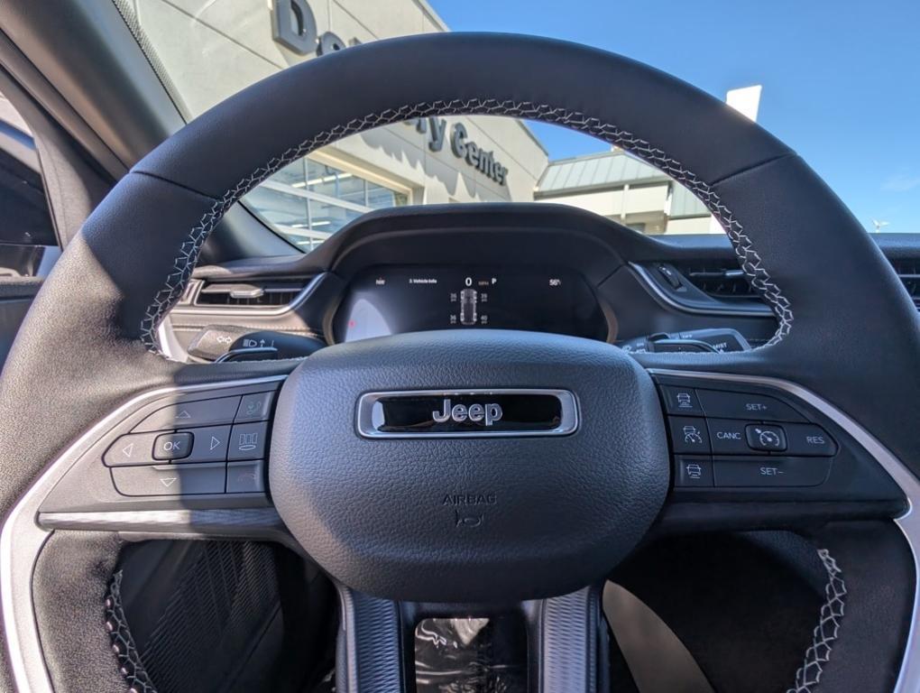 new 2025 Jeep Grand Cherokee car, priced at $43,885