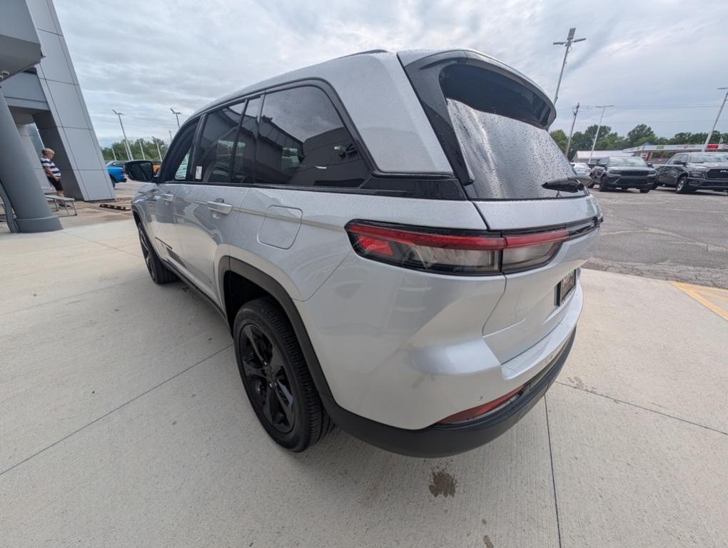 used 2022 Jeep Grand Cherokee car, priced at $32,911