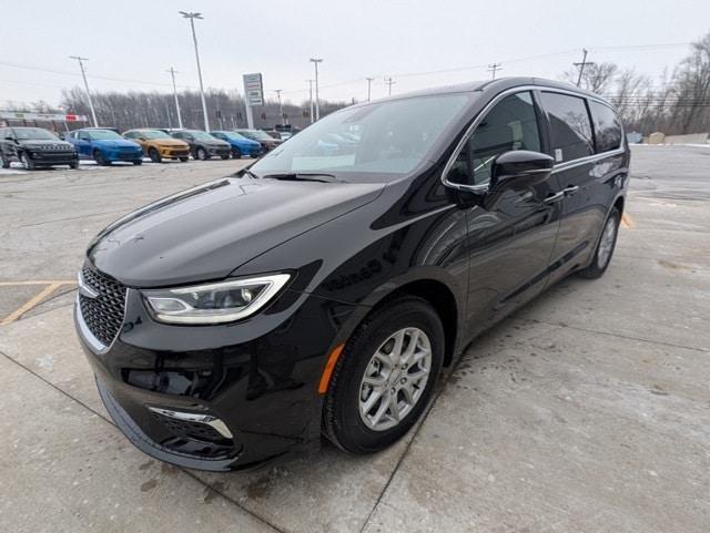 new 2025 Chrysler Pacifica car, priced at $45,185