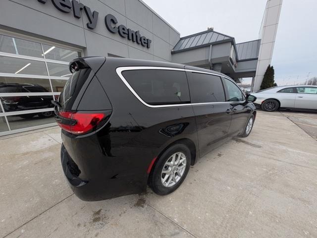 new 2025 Chrysler Pacifica car, priced at $46,185