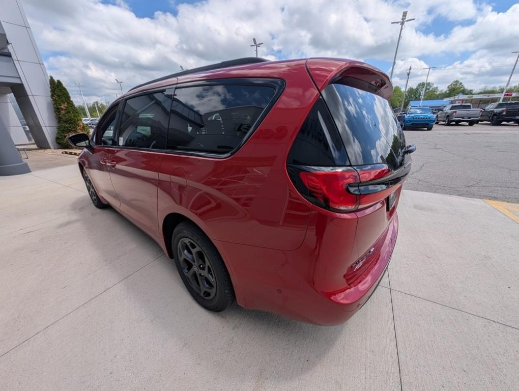 new 2025 Chrysler Pacifica Hybrid car, priced at $46,396