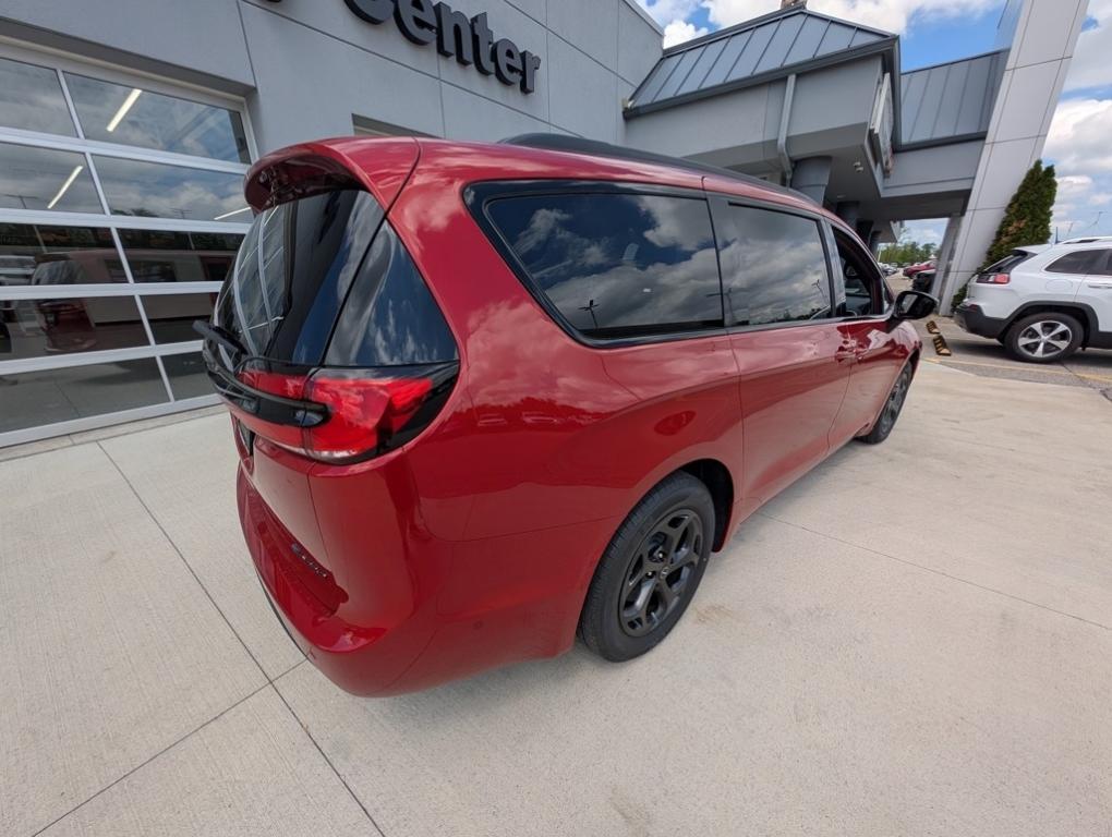 new 2025 Chrysler Pacifica Hybrid car, priced at $46,396