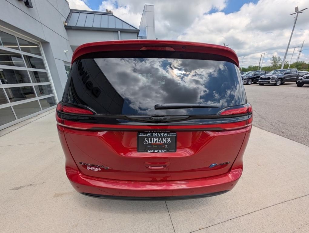 new 2025 Chrysler Pacifica Hybrid car, priced at $46,396