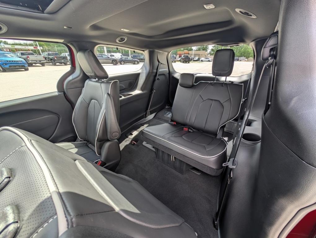 new 2025 Chrysler Pacifica Hybrid car, priced at $46,396