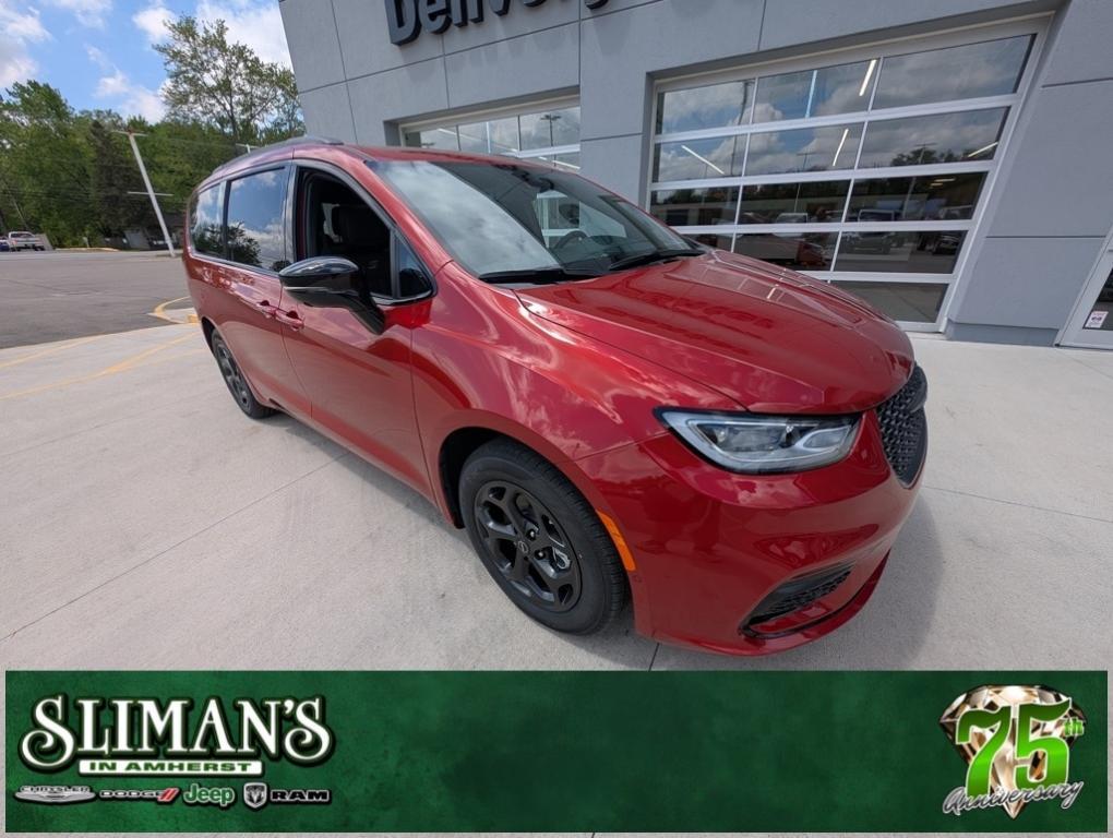 new 2025 Chrysler Pacifica Hybrid car, priced at $46,396