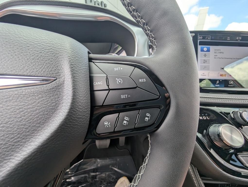 new 2025 Chrysler Pacifica Hybrid car, priced at $46,396