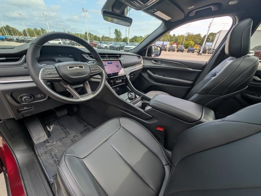 new 2025 Jeep Grand Cherokee car, priced at $46,735