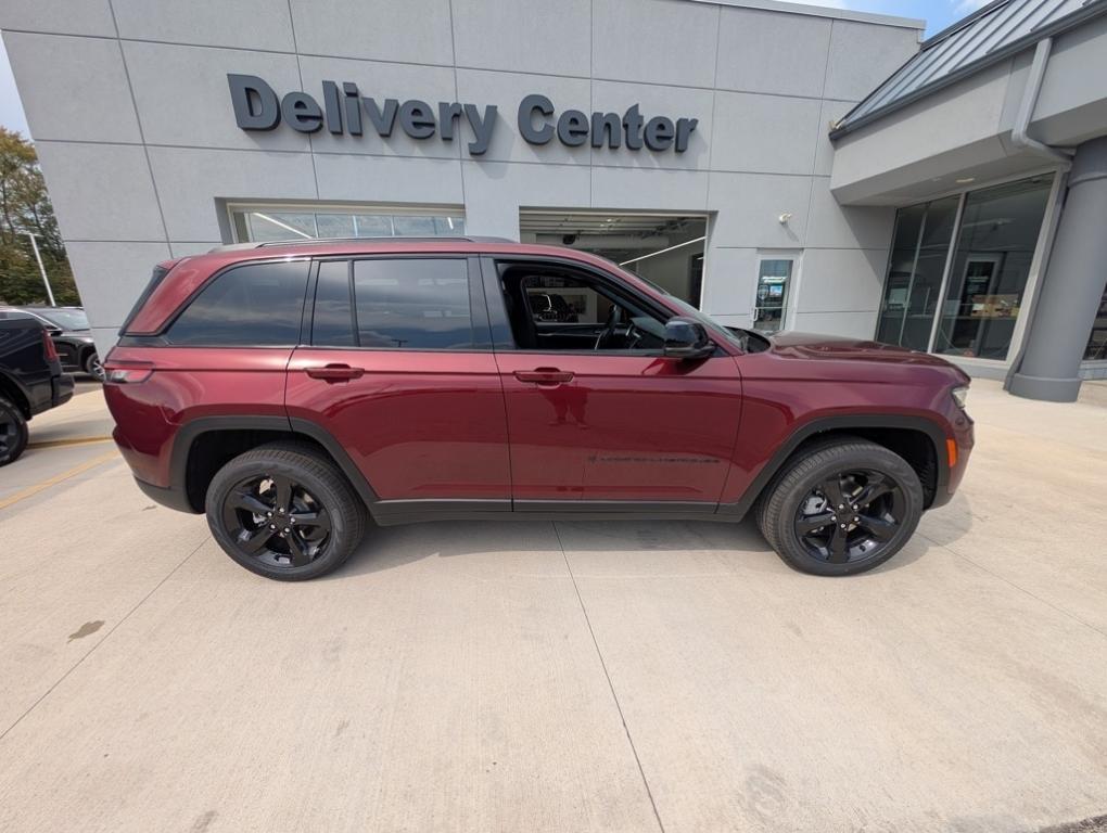 new 2025 Jeep Grand Cherokee car, priced at $46,735