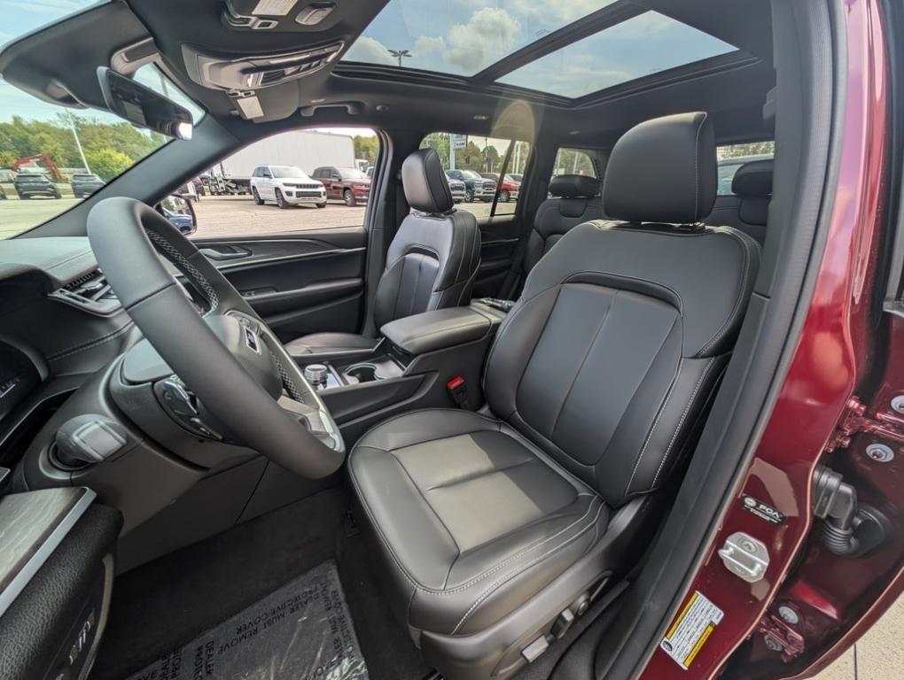 new 2025 Jeep Grand Cherokee car, priced at $46,735