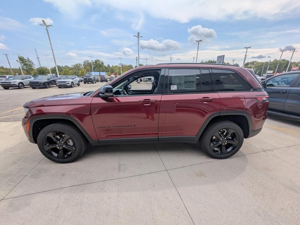 new 2025 Jeep Grand Cherokee car, priced at $46,735