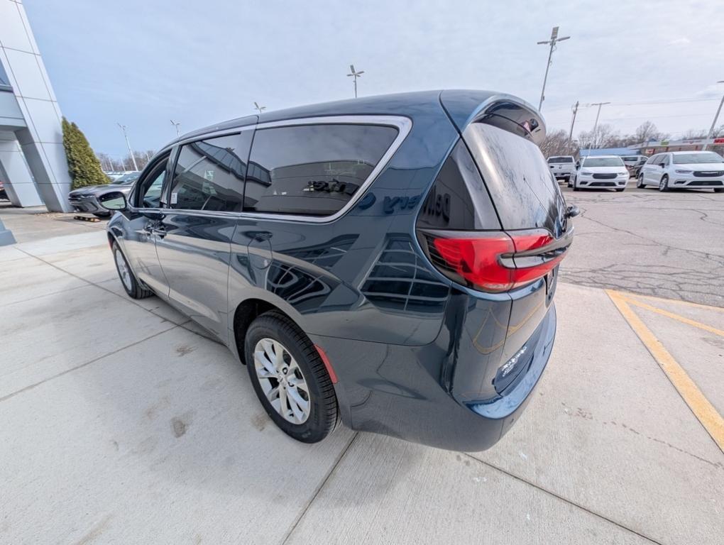 new 2025 Chrysler Pacifica car, priced at $44,635