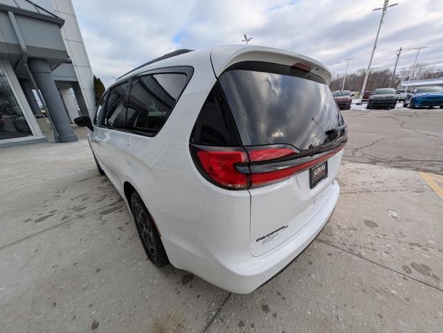 new 2025 Chrysler Pacifica Hybrid car, priced at $44,780