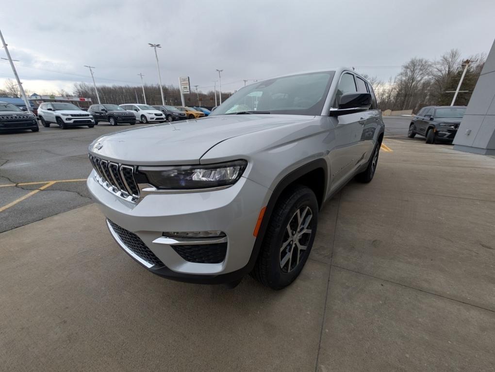 new 2025 Jeep Grand Cherokee car, priced at $42,815