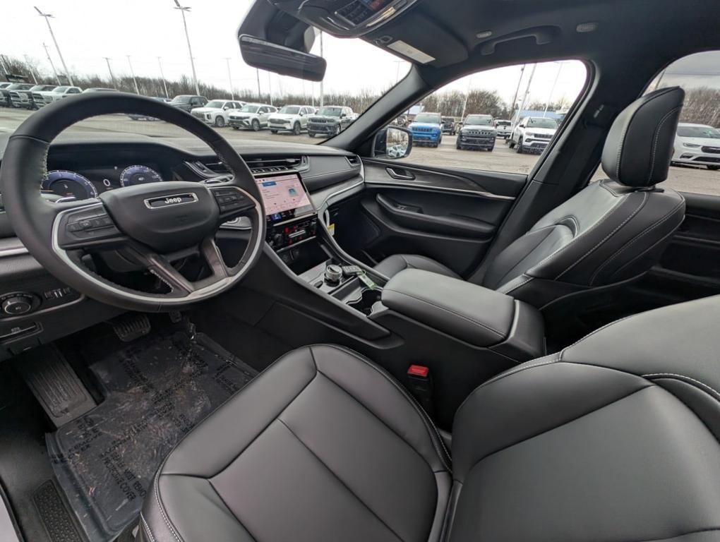 new 2025 Jeep Grand Cherokee car, priced at $45,565