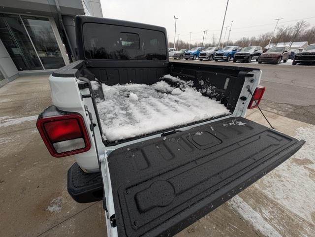 new 2025 Jeep Gladiator car, priced at $49,825