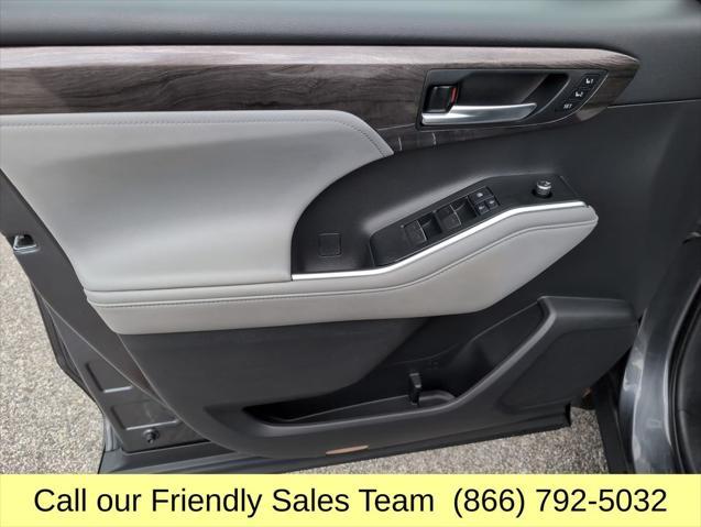 used 2020 Toyota Highlander car, priced at $32,653
