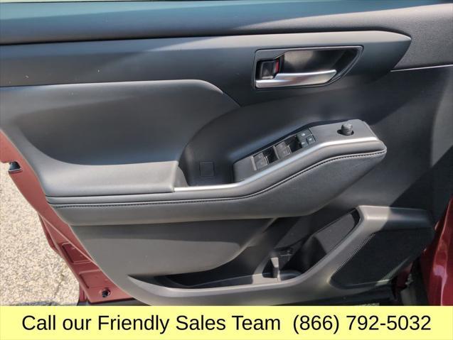 used 2022 Toyota Highlander car, priced at $33,998