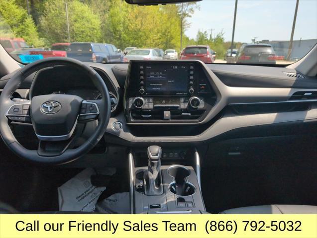 used 2022 Toyota Highlander car, priced at $33,998