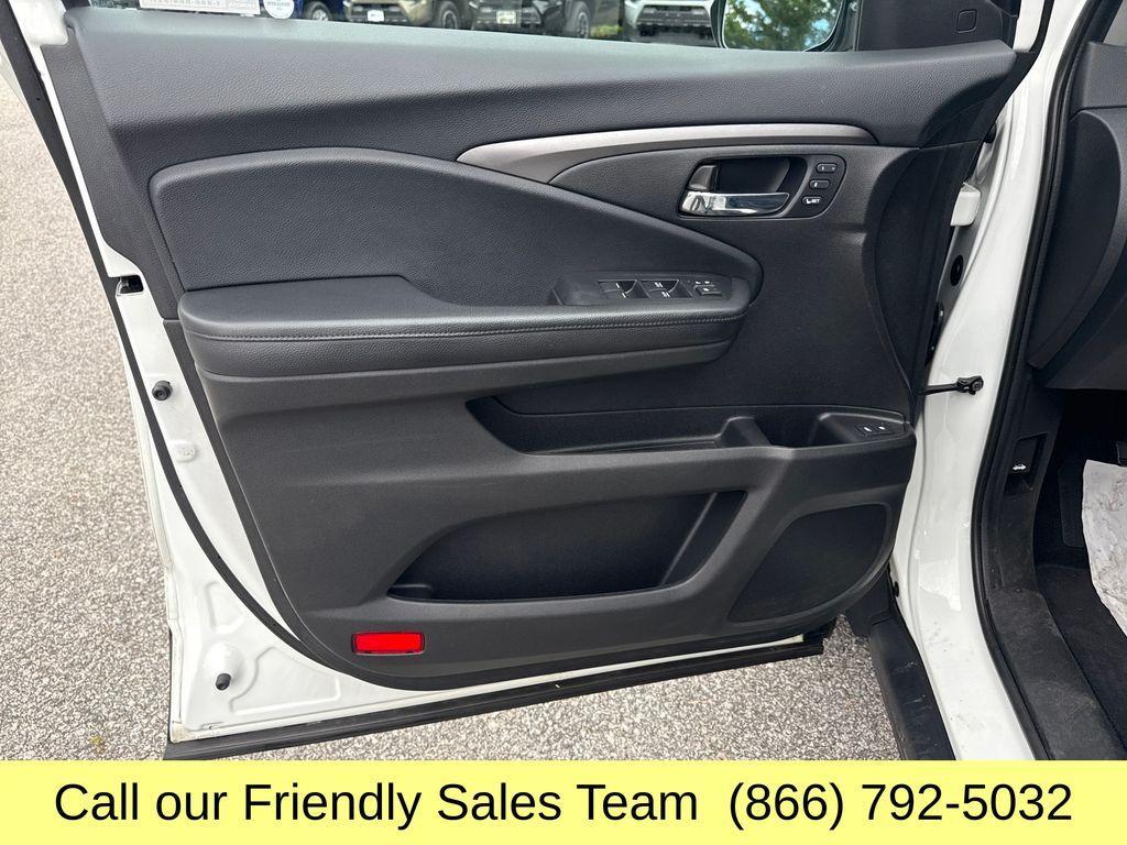 used 2020 Honda Pilot car, priced at $25,155