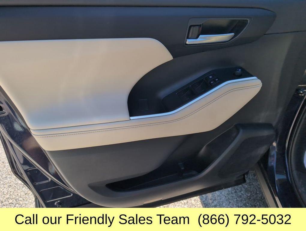 used 2023 Toyota Highlander Hybrid car, priced at $41,998