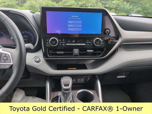 used 2023 Toyota Highlander car, priced at $41,999
