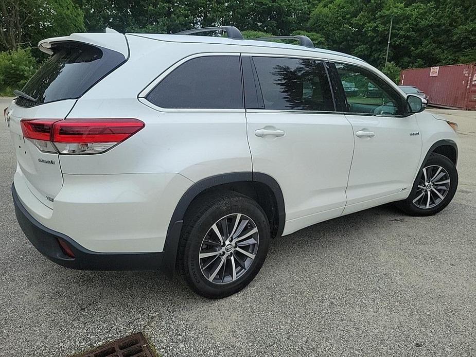 used 2018 Toyota Highlander Hybrid car, priced at $19,290