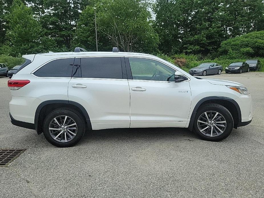 used 2018 Toyota Highlander Hybrid car, priced at $19,290