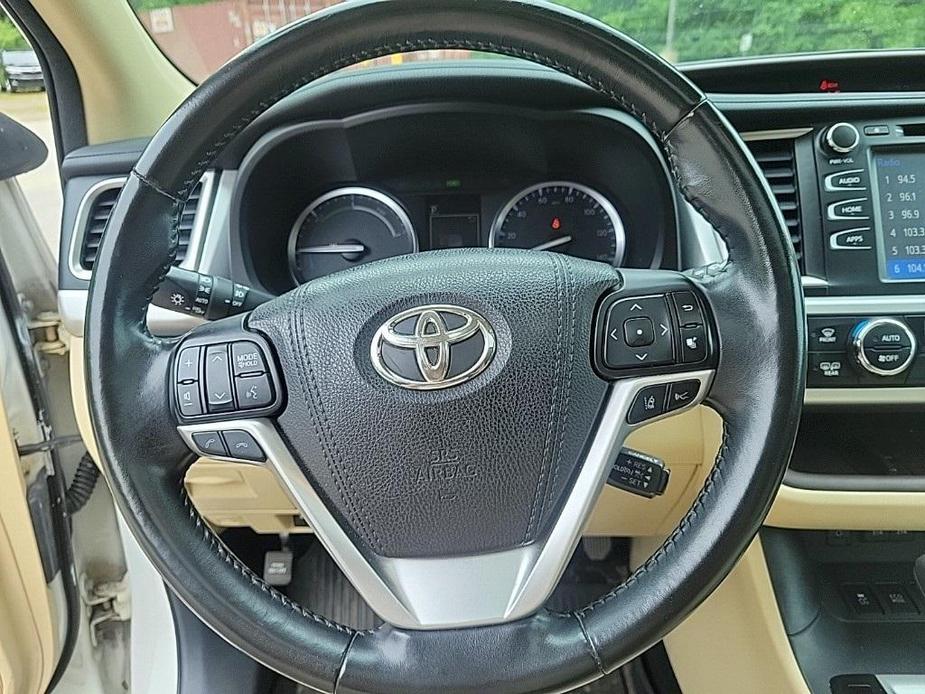 used 2018 Toyota Highlander Hybrid car, priced at $19,290