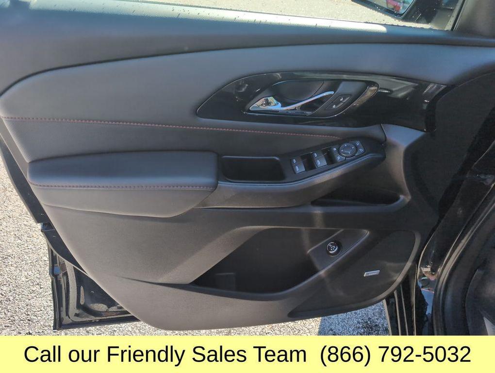 used 2023 Chevrolet Traverse car, priced at $30,850