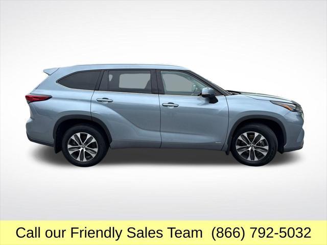 used 2022 Toyota Highlander Hybrid car, priced at $29,888