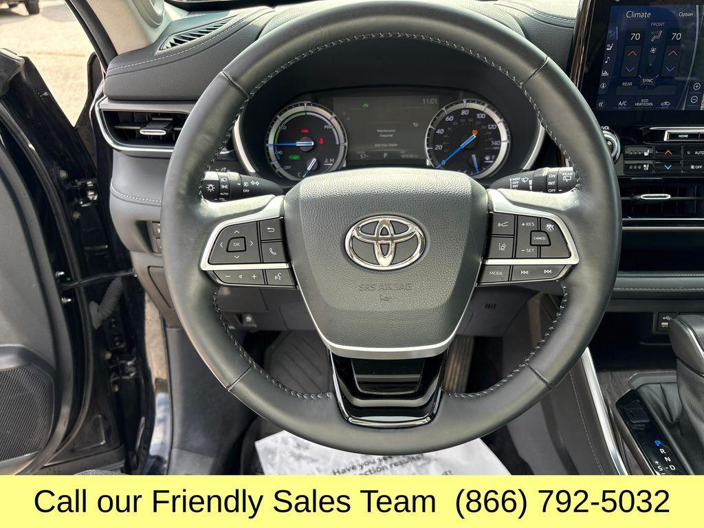 used 2022 Toyota Highlander Hybrid car, priced at $32,226