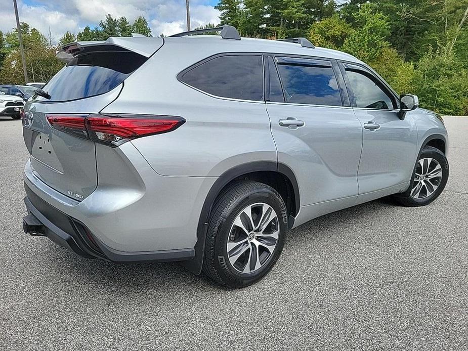 used 2022 Toyota Highlander car, priced at $35,142