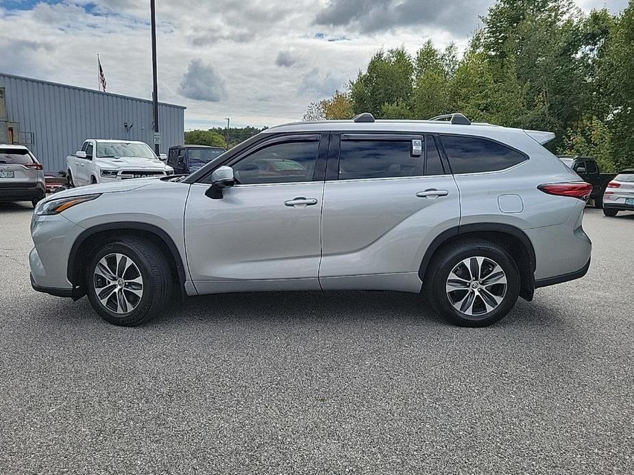 used 2022 Toyota Highlander car, priced at $35,142