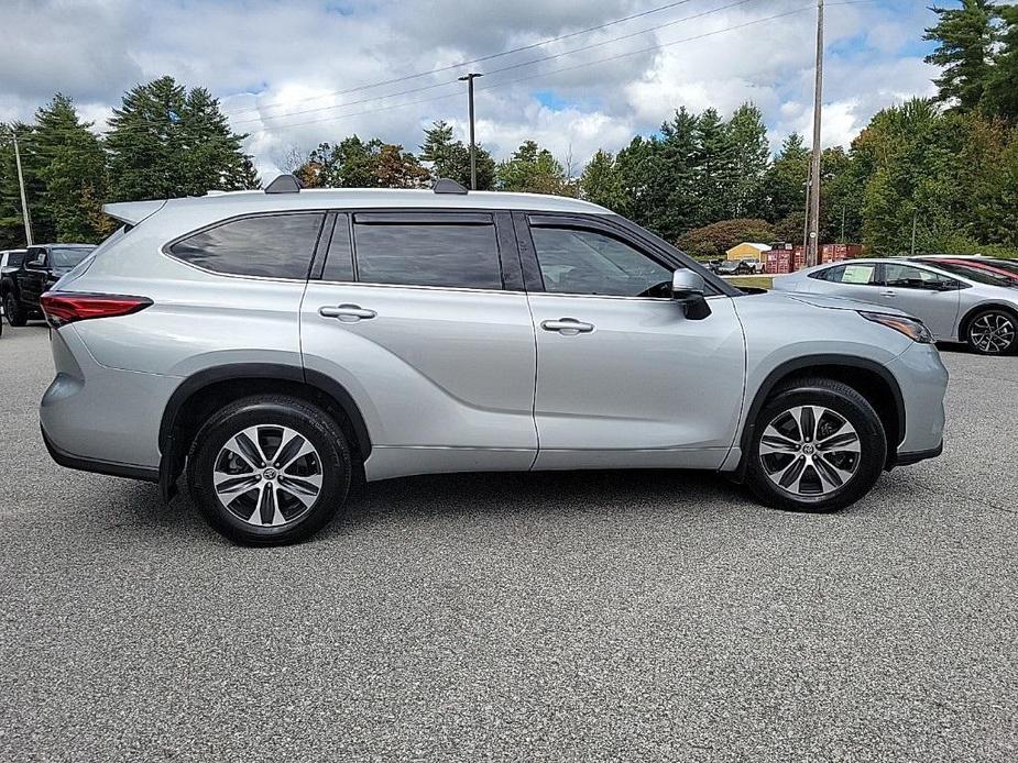 used 2022 Toyota Highlander car, priced at $35,142