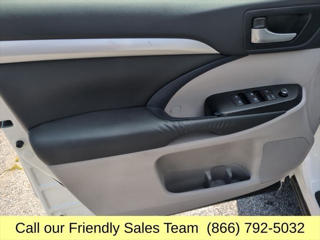 used 2015 Toyota Highlander car, priced at $15,754