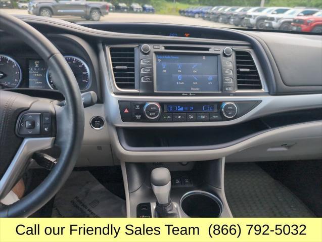 used 2015 Toyota Highlander car, priced at $15,754