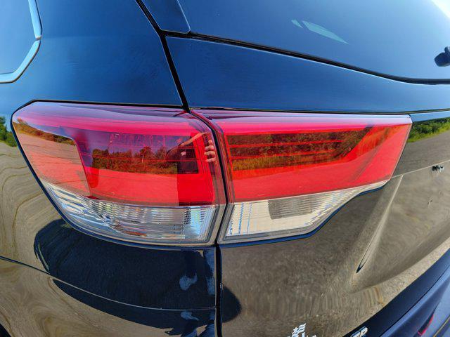 used 2019 Toyota Highlander car, priced at $25,808