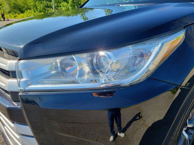 used 2019 Toyota Highlander car, priced at $25,808