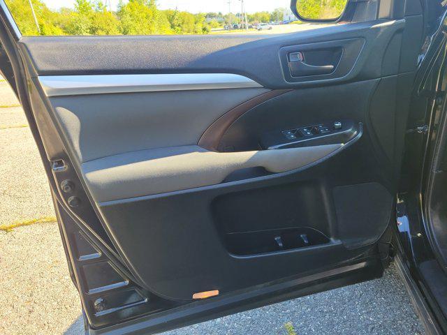used 2019 Toyota Highlander car, priced at $25,808