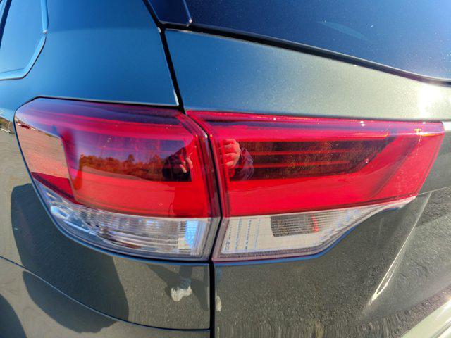 used 2018 Toyota Highlander car, priced at $23,301