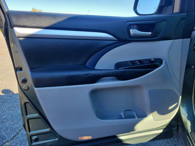 used 2018 Toyota Highlander car, priced at $23,301