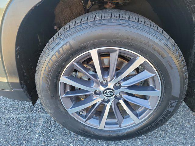 used 2018 Toyota Highlander car, priced at $23,301