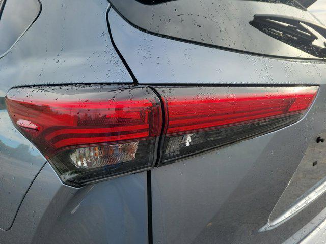 used 2021 Toyota Highlander car, priced at $27,992