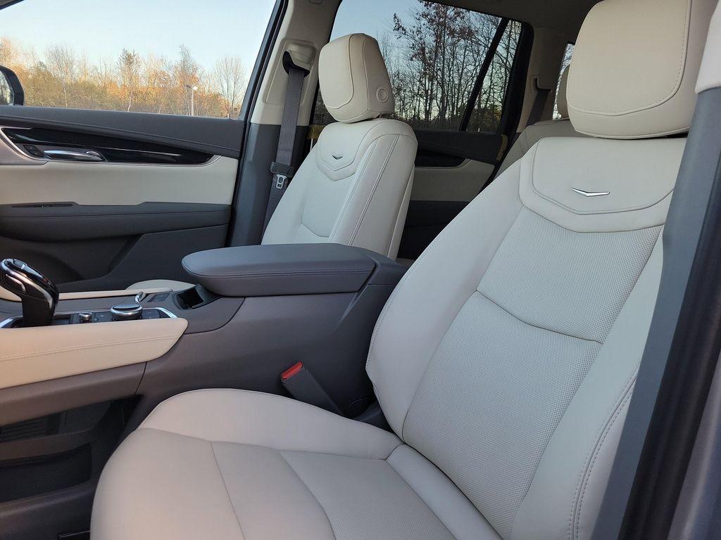 new 2025 Cadillac XT6 car, priced at $62,715