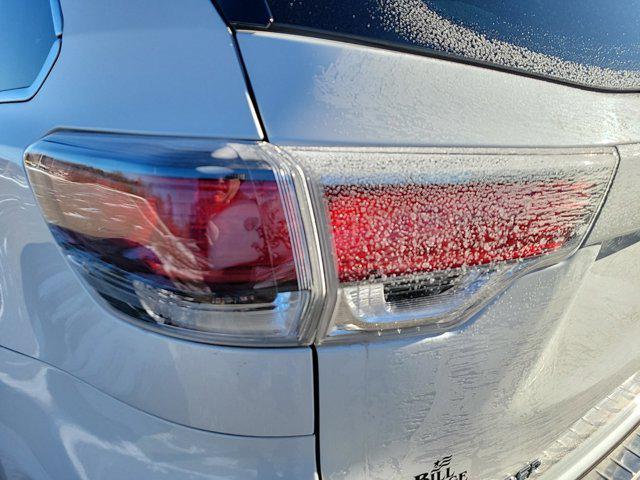 used 2016 Toyota Highlander car, priced at $22,595