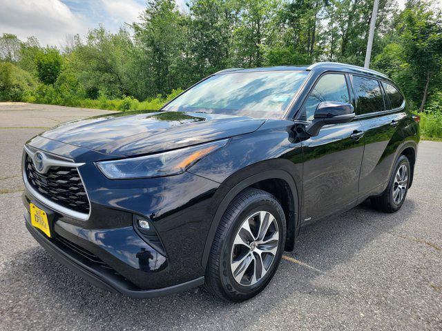 used 2022 Toyota Highlander Hybrid car, priced at $41,062