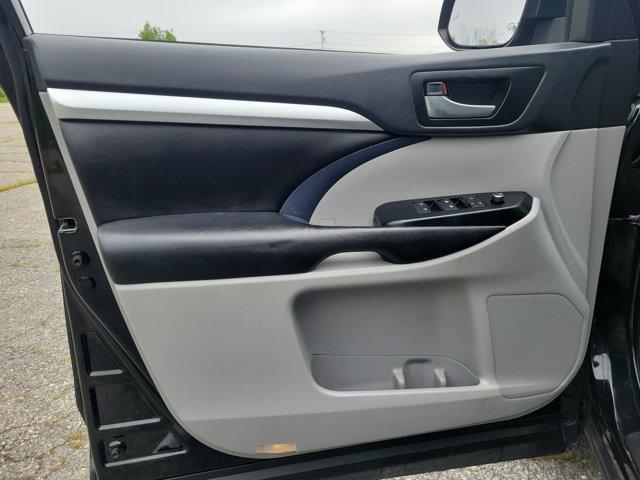 used 2019 Toyota Highlander car, priced at $24,074