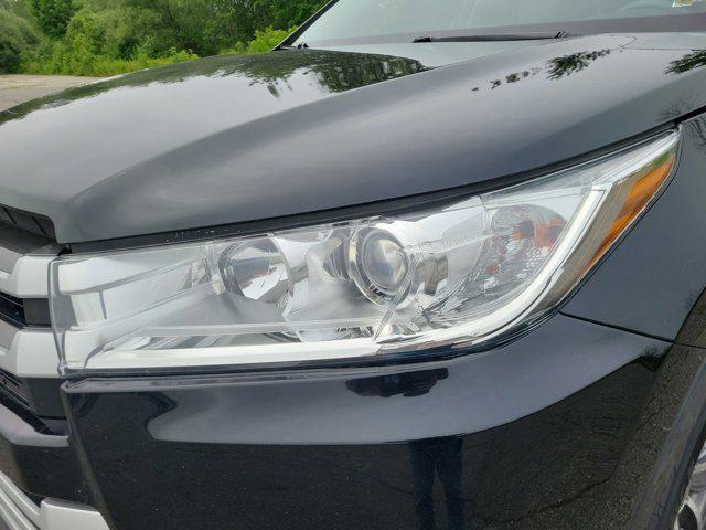 used 2019 Toyota Highlander car, priced at $24,074