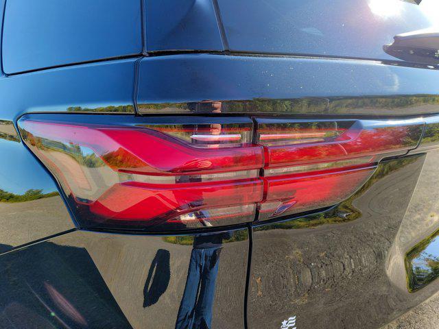 used 2023 Chevrolet Traverse car, priced at $30,677
